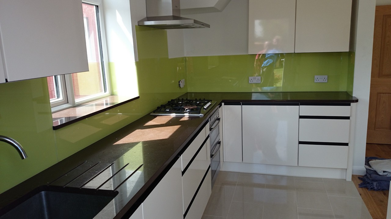 Lime green glass kitchen splashback installed by South Kensington glaziers